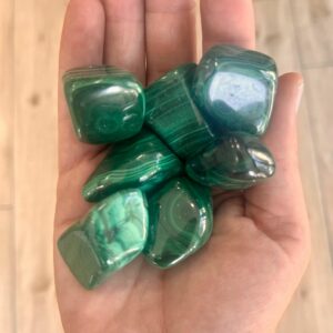 Malachite dans une main