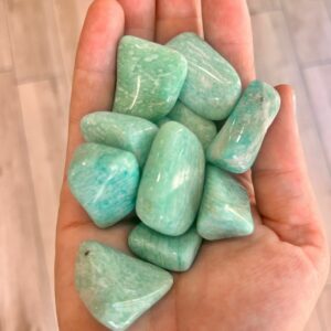 Amazonite dans la main